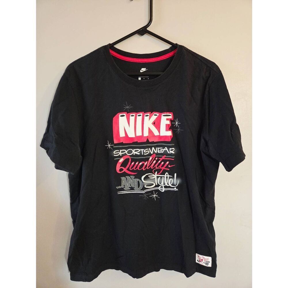 Nike Sportswear Essential The Nike Tee Size Large